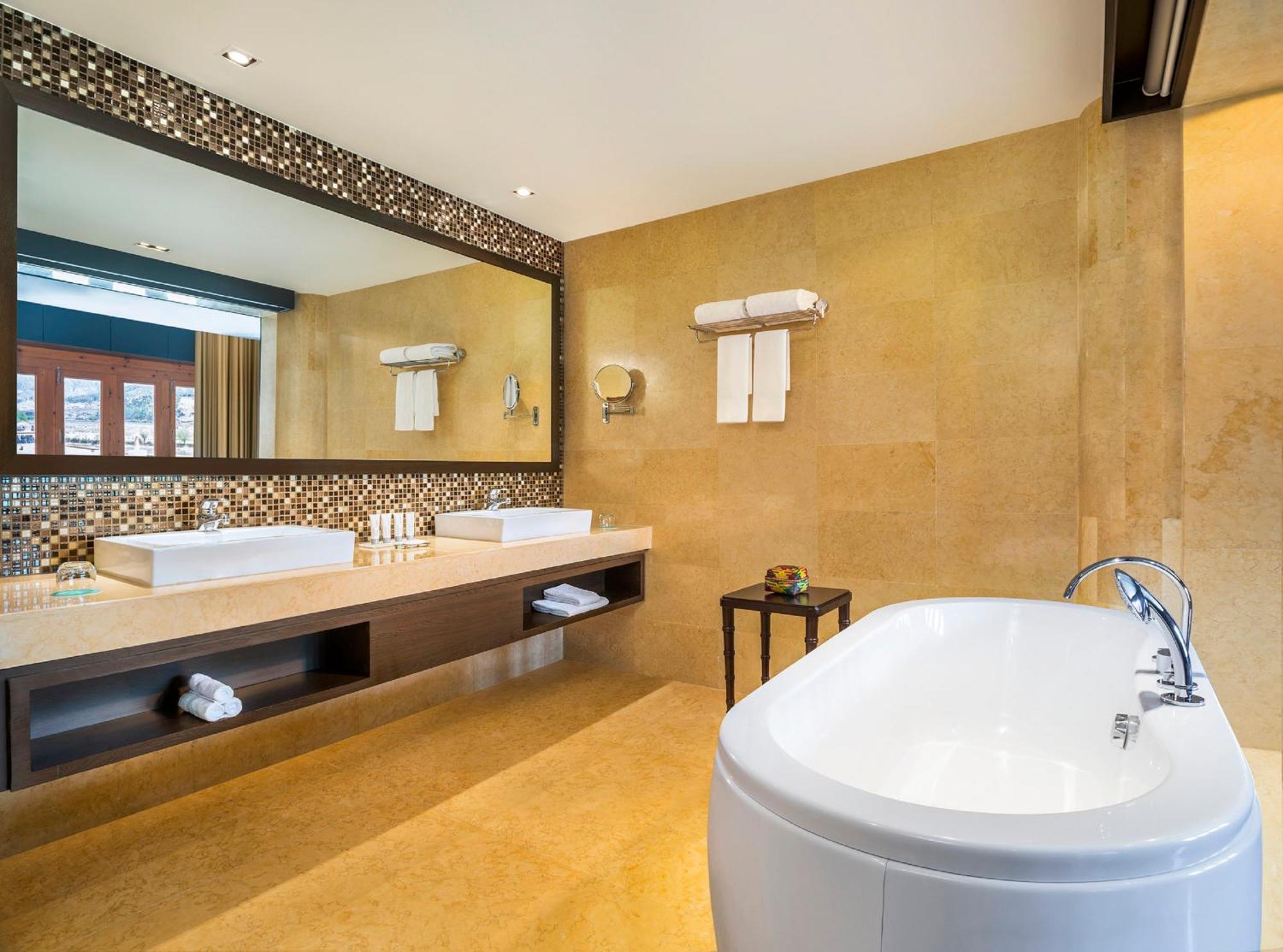 Corner Suite, Suite, 1 King, Sofa bed